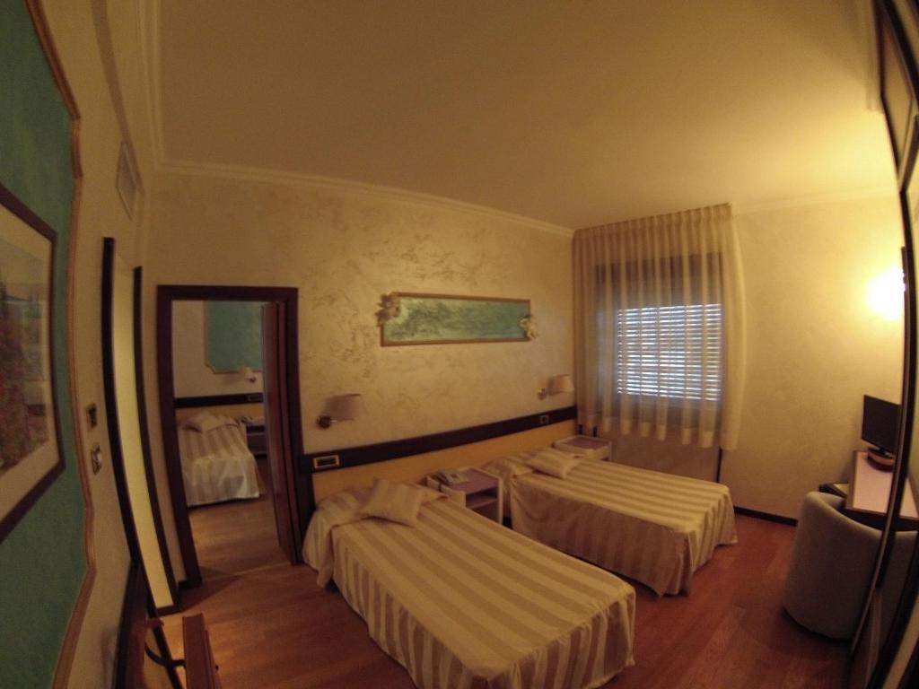 Benny Hotel Catanzaro Bilik gambar